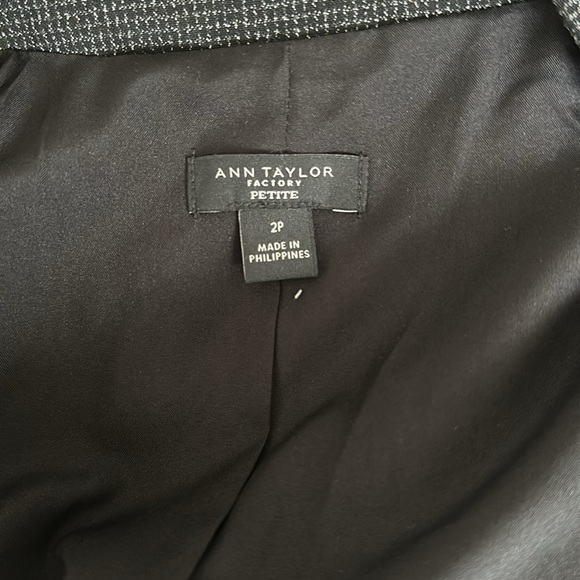 Ann Taylor Factory Suit Jacket - Size 2P - Black/Gray Pattern - Picture 3 of 4